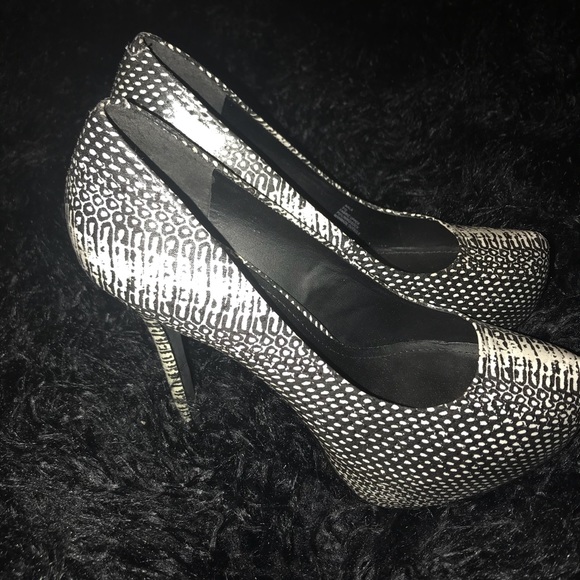 Steve Madden Nala Platform Pumps - Picture 2 of 6